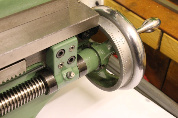 پیچ راهنما دستگاه تراش