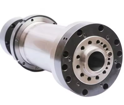 اسپیندل دستگاه تراش که از یک سو به سه نظام وصل میشود.